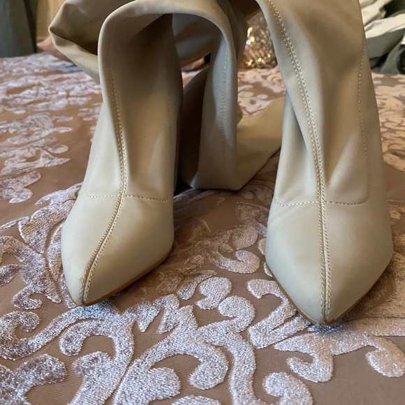 White neoprene boots - Picture 2 of 6